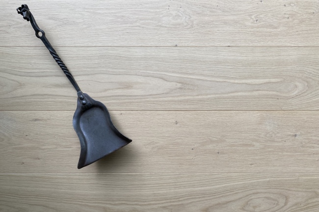 barbara-engineered-oak-flooring-shovel