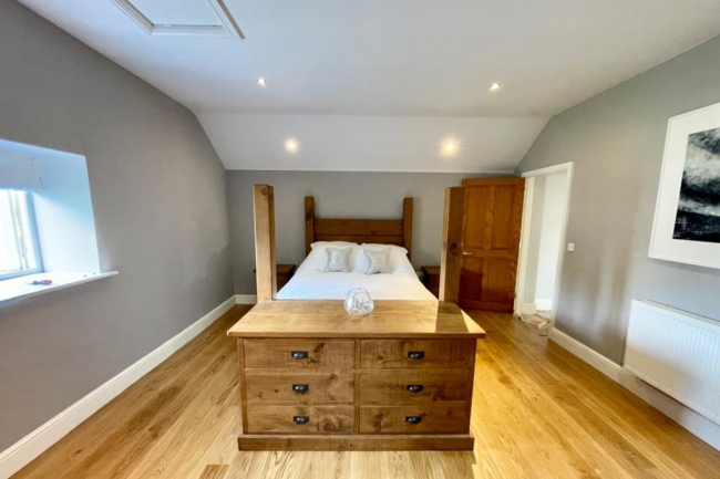 select-grade-engineered-oak-flooring-room-220mm-180mm-140mm-bedroom