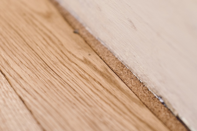 cork-expansion-strips-oak-flooring