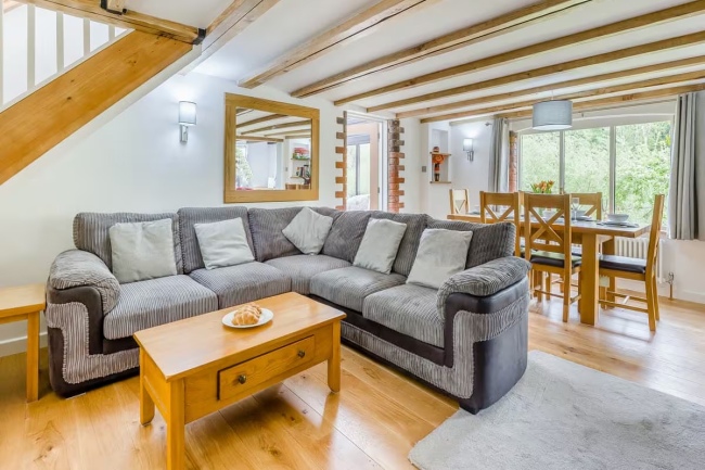character-grade-solid-oak-flooring-tumbling-sailor-living-room