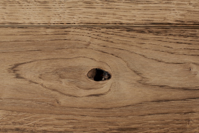 Medium Distressed Oak Flooring Knot