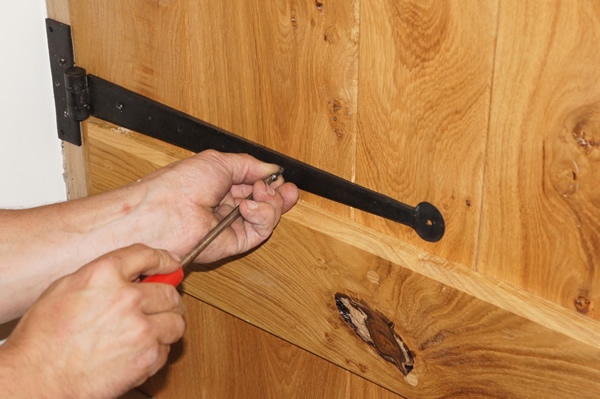 How To Fit An Oak Door
