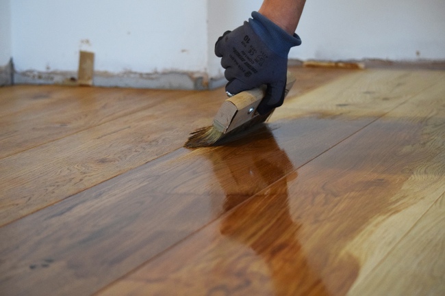 Applying Oak Floor Finish