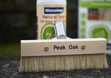 peak-oak-floor-brush