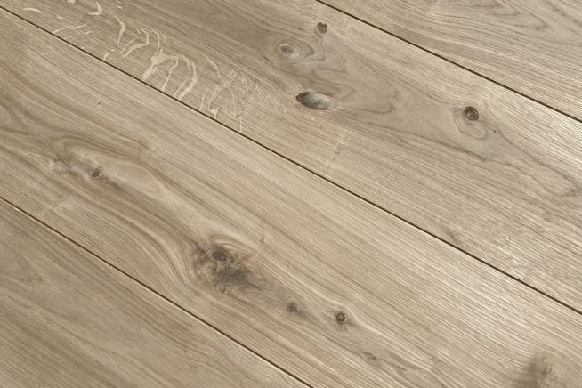 vincennes-grade-engineered-oak-flooring-boards-angled