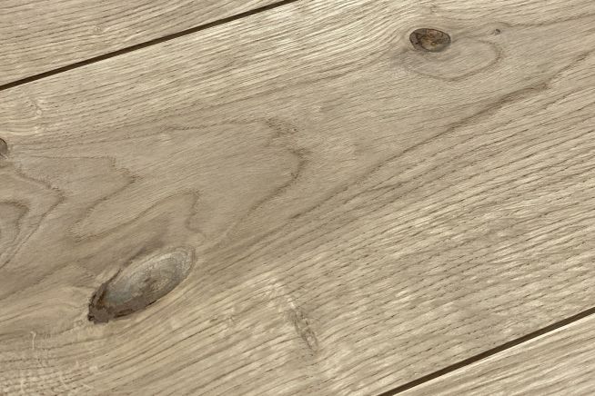 vincennes-grade-engineered-oak-flooring-boards-close-up