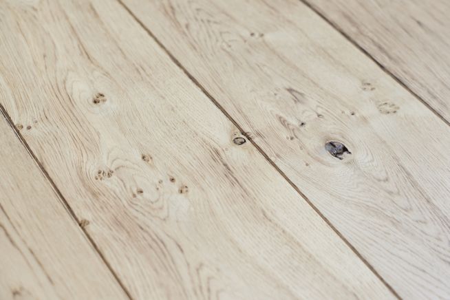 light-distressed-oak-flooring-close-up