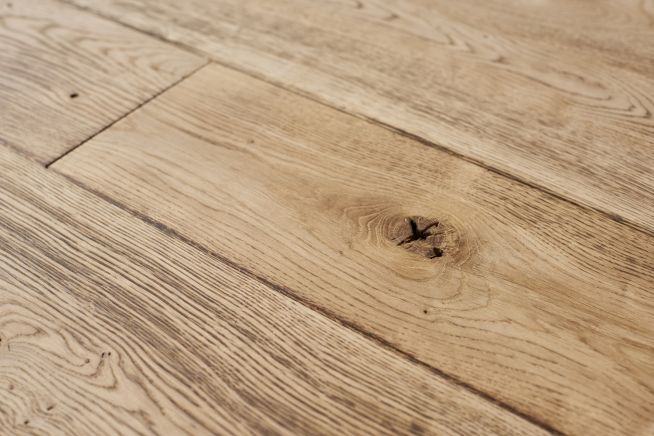 medium-distressed-oak-flooring-close-up-knot