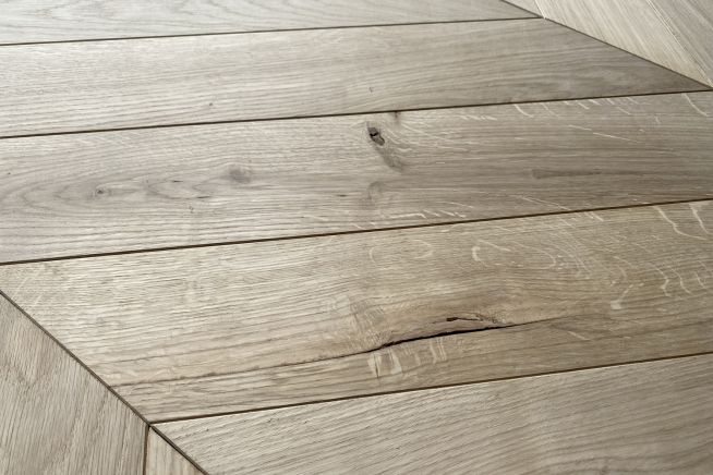 chevron-parquet-engineered-oak-flooring-angled