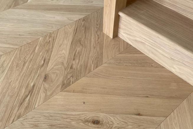 chevron-parquet-engineered-oak-flooring-stairs