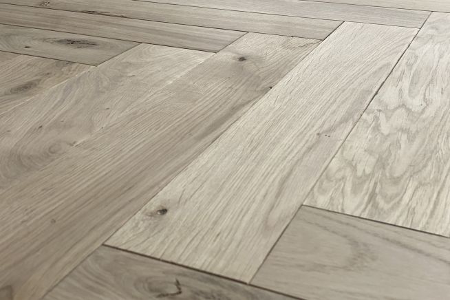 herringbone-parquet-engineered-oak-flooring-boards-close-up-angled