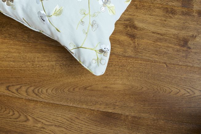 dark-oak-engineered-oak-flooring-cushion