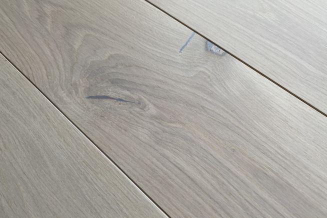 marilyn-engineered-oak-flooring-angled