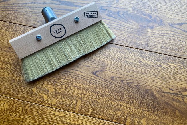 rita-engineered-oak-flooring-floor-brush