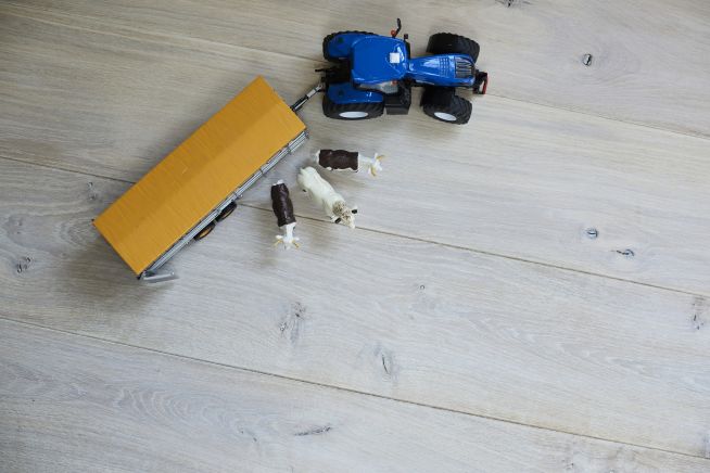 character-grade-15mm-engineereed-oak-flooring-farm-toys