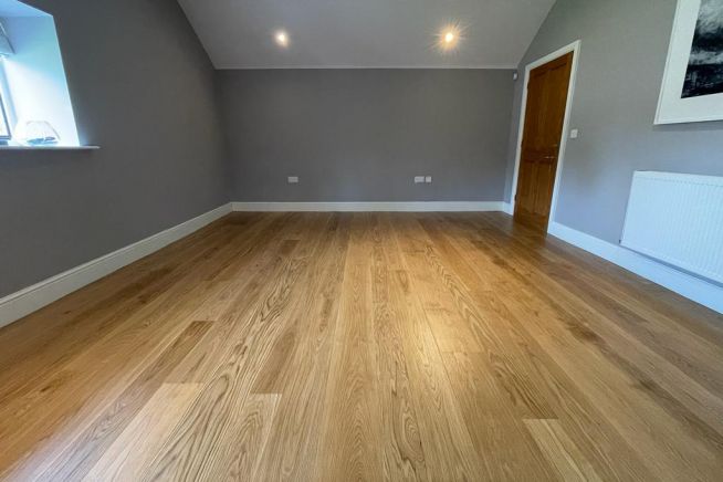 select-grade-engineered-oak-flooring-room-220mm-180mm-140mm-bedroom-no-furniture