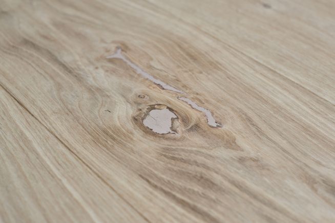 unfinished-rustic-grade-16mm-engineered-oak-flooring-knot-close-up