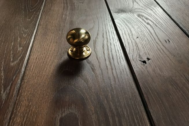 cottage-knob-polished-brass-angle