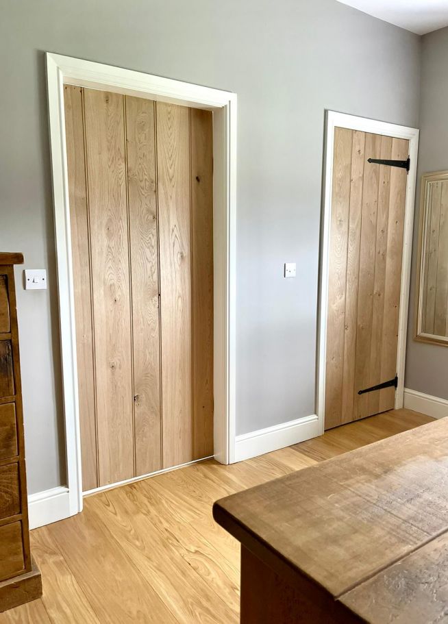 4-ledge-solid-oak-door-room-setting