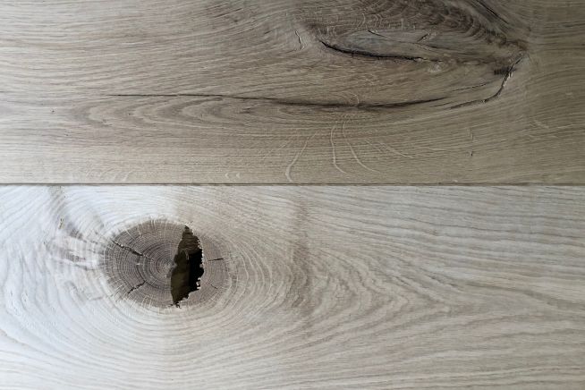 barn-grade-solid-oak-flooring-knot-overhead