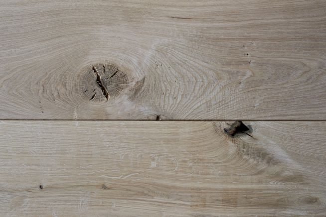 unfinished-rustic-grade-oak-flooring-board-edge